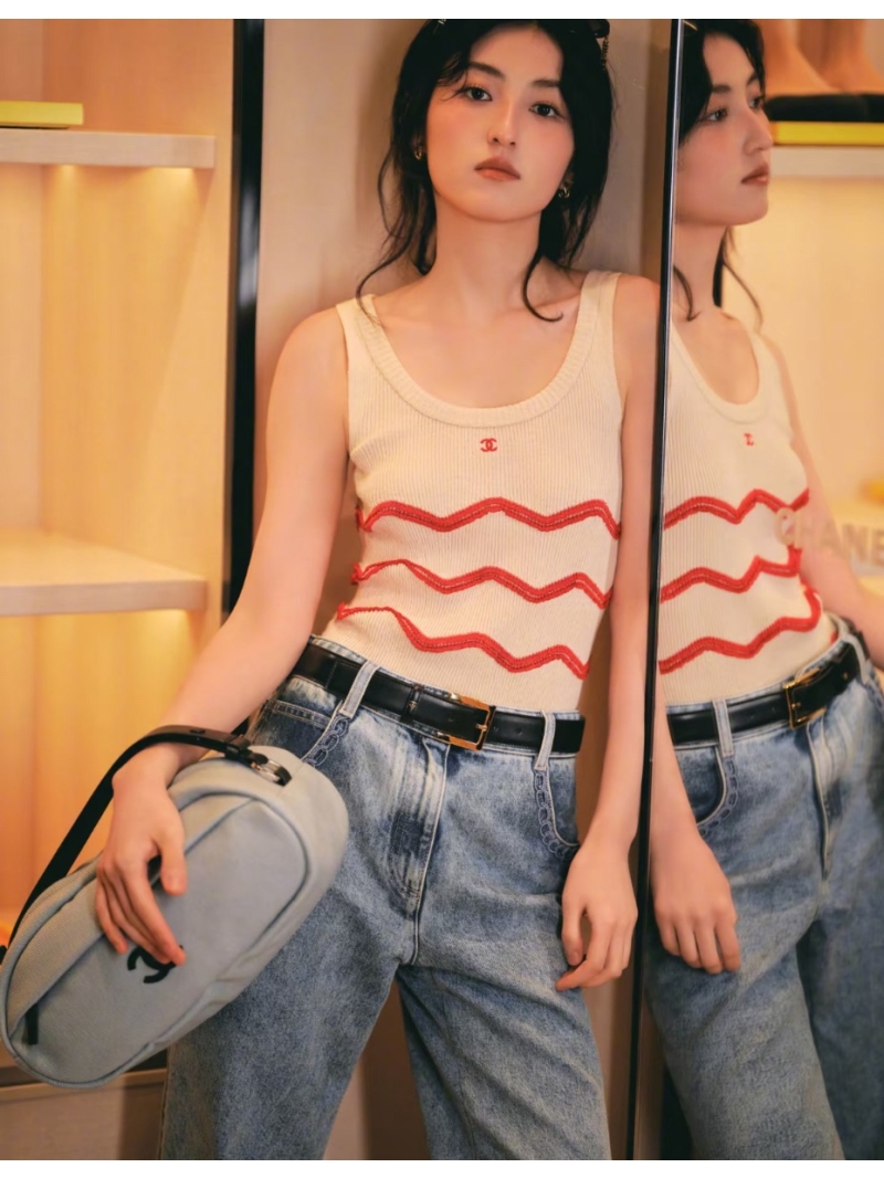 Chanel Soft Ribbed Knit Wave-Striped U-Neck Tank Top in Cream and Red