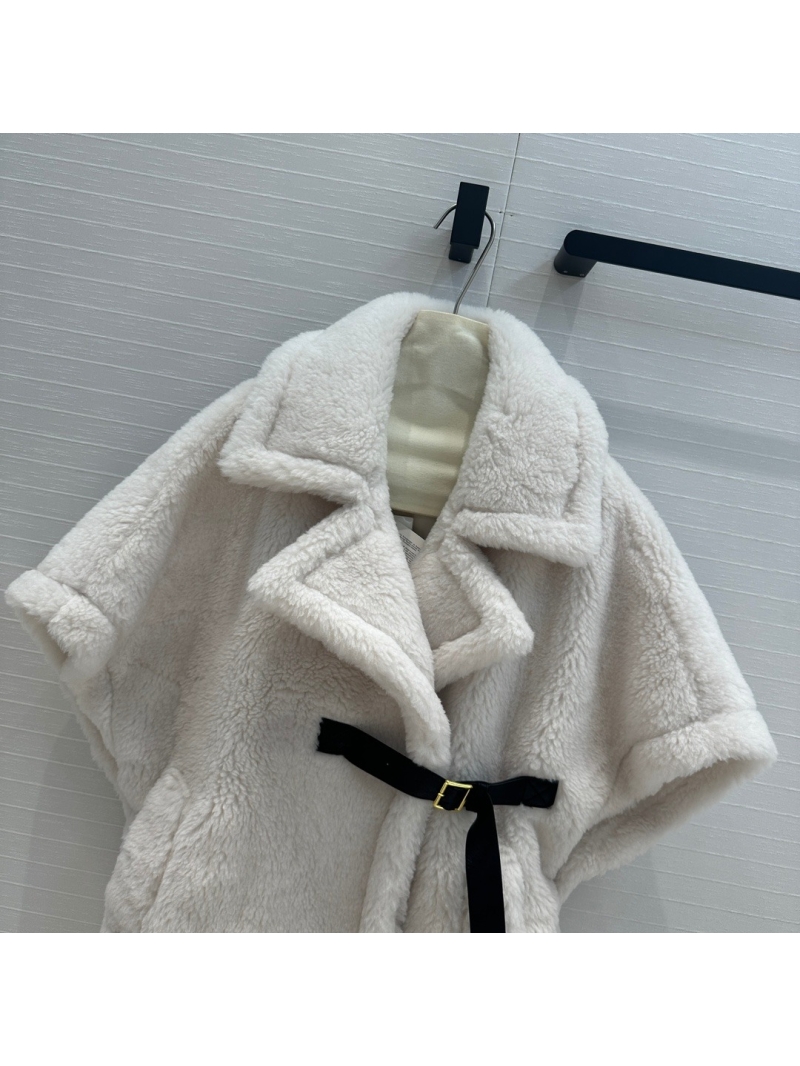 Max Mara Fall/Winter Collection Teddy Alpaca Cape Coat - White