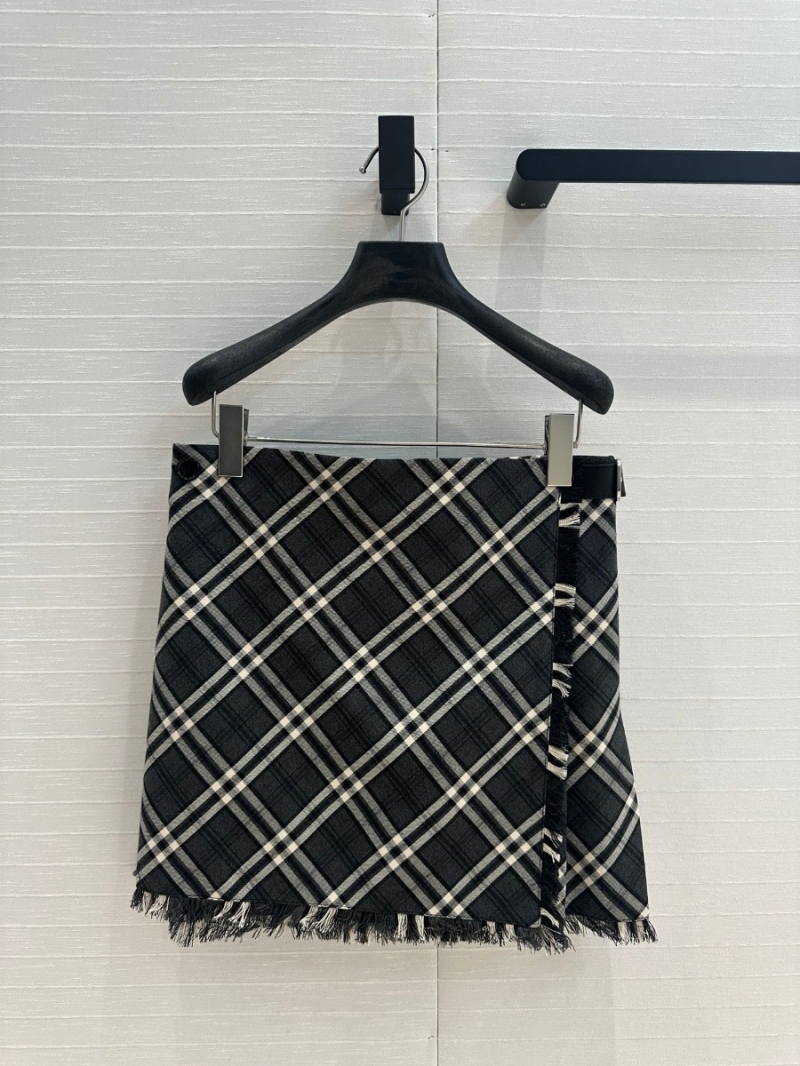 Burberry Early Autumn 2024 England College Style Pleated Plaid Fringe Mini Skirt - Black