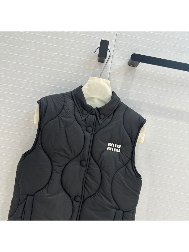 Miu Miu 2024 Fall/Winter Collection Embroidered Logo Padded Vest. Black