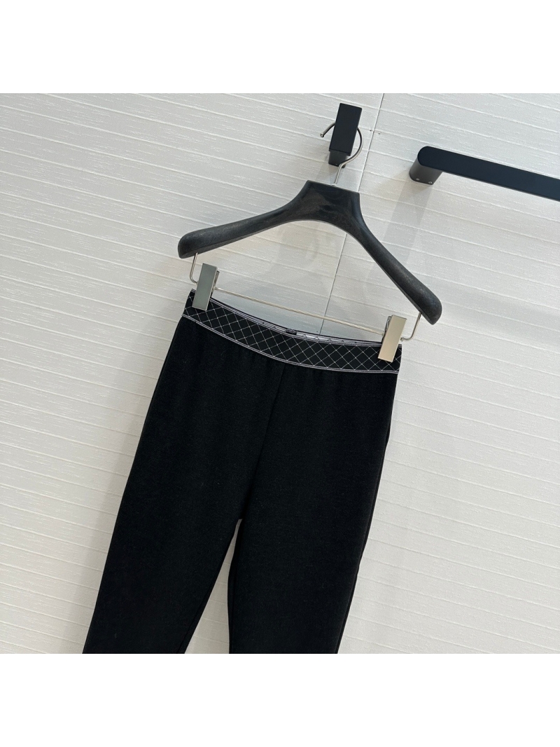 Chanel 24 Fall/Winter Collection Soft Cotton Fleece High-Waisted Leggings with Quilted Waistband. Black
