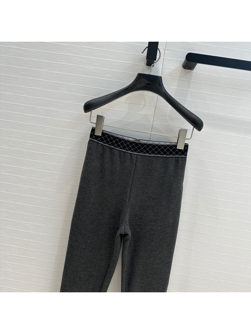 Chanel 24 Fall/Winter Collection Soft Cotton Fleece High-Waisted Leggings with Quilted Waistband. Soft Neutral Beige