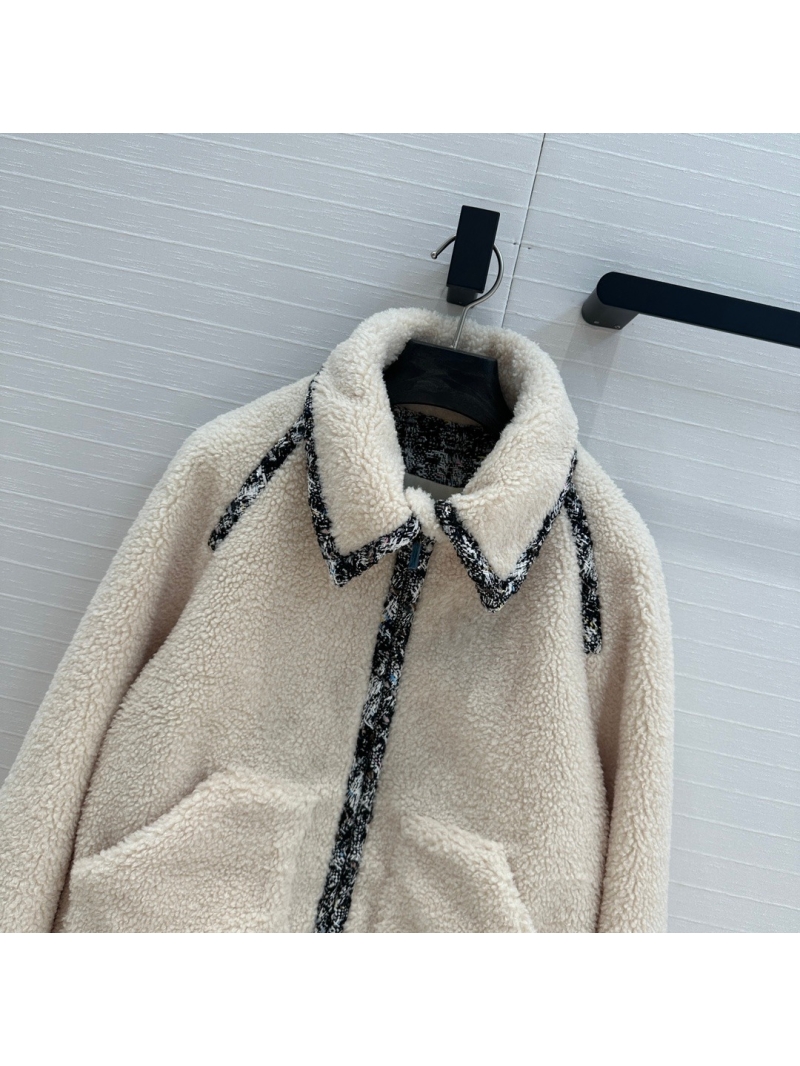 Chanel Fall/Winter Collection Soft Woolen Tweed Color-Block Cropped Jacket with Embroidered Letters. Vibrant Pink