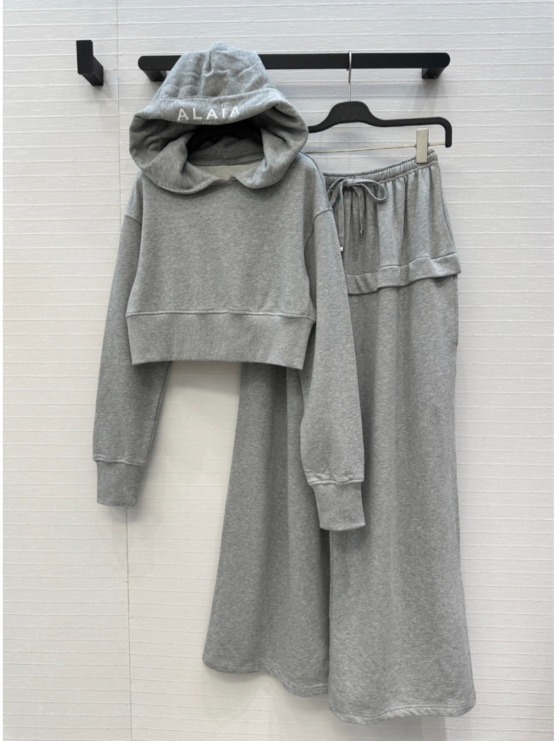 Alaia Grey Cropped Hoodie | Premium Cotton Blend | Sporty Girl-Style | Minimalist Design