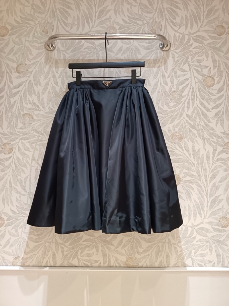 Prada High-Waisted Puff Re-Nylon Skirt – Timeless Elegance