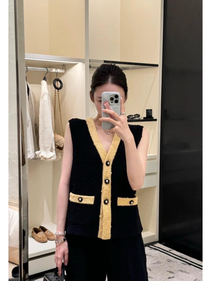 Chanel CC24k Deauville Series Contrast V-Neck Vest Gold Black