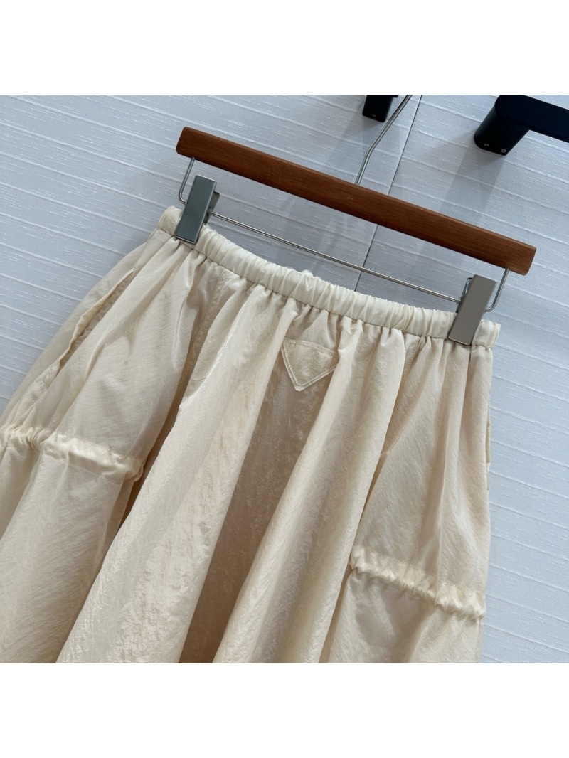 Prada 2025 Early Spring Nylon Maxi Skirt with Cargo Pocket Design