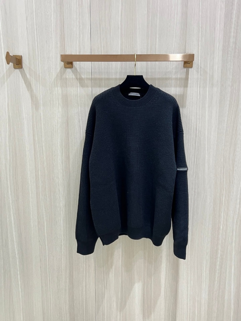 BALENCIAGA New Release. Logo Patch Solid Knit Sweater Black