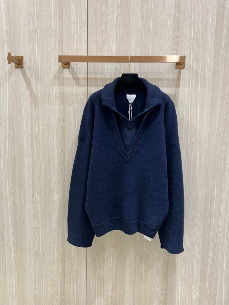 BOTTEGA VENETA Fall/Winter Layered V-Neck Wool Knit Sweater in Deep Navy