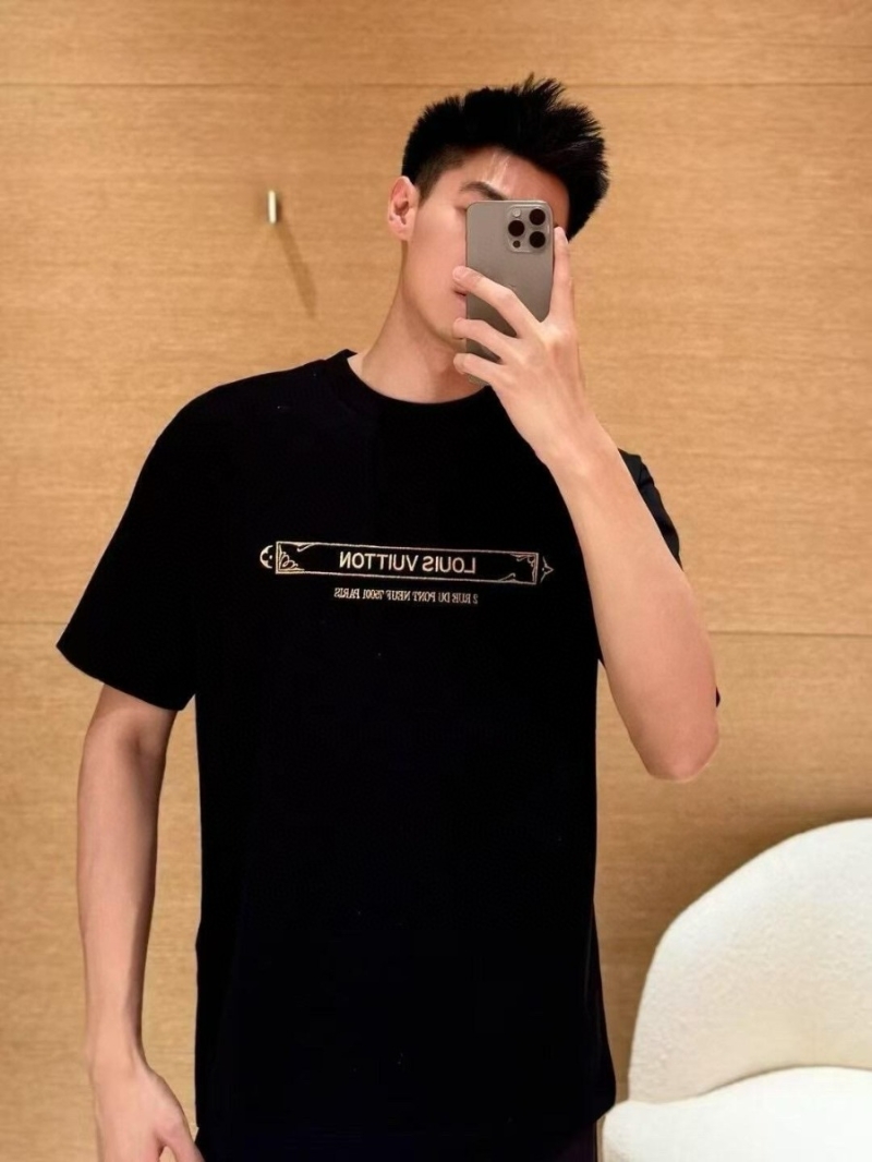 Louis Vuitton LV Latest Elegant Embroidered T-Shirt Solid