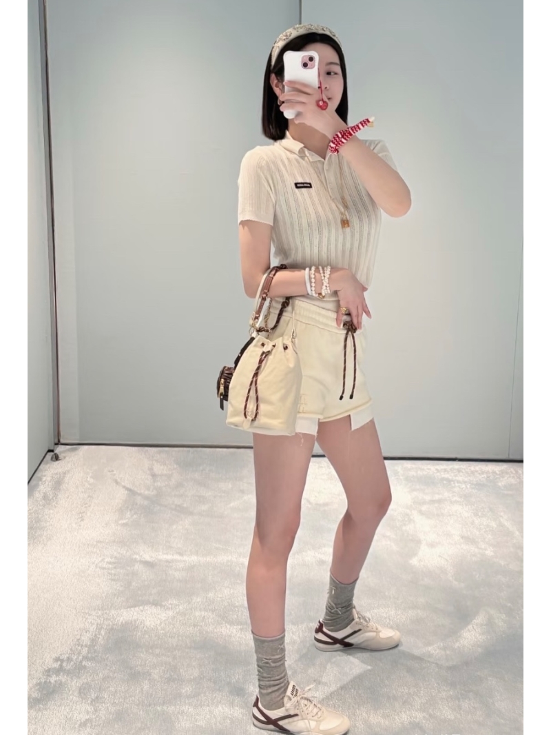 Miu Miu Polo Knit Short-Sleeve Cashmere Silk Sweater creme– Sweet and Slimming Elegance