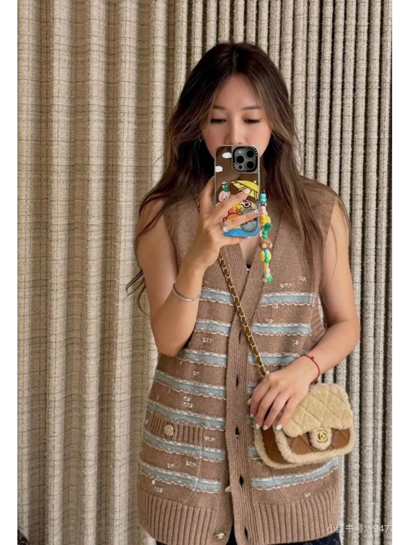 Chanel CC24k Duvivier Series Striped Imported Cashmere Vest Camel