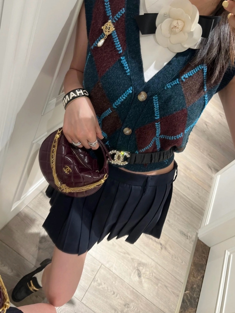 Chanel 24A Early Autumn Geometric Argyle Embroidered Knit Cashmere V-Neck Vest Green