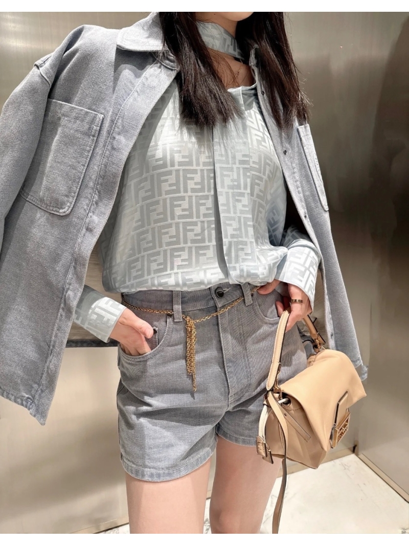 Fendi 2025 Spring/Summer Haze Blue Washed Denim Shorts with Embossed Logo