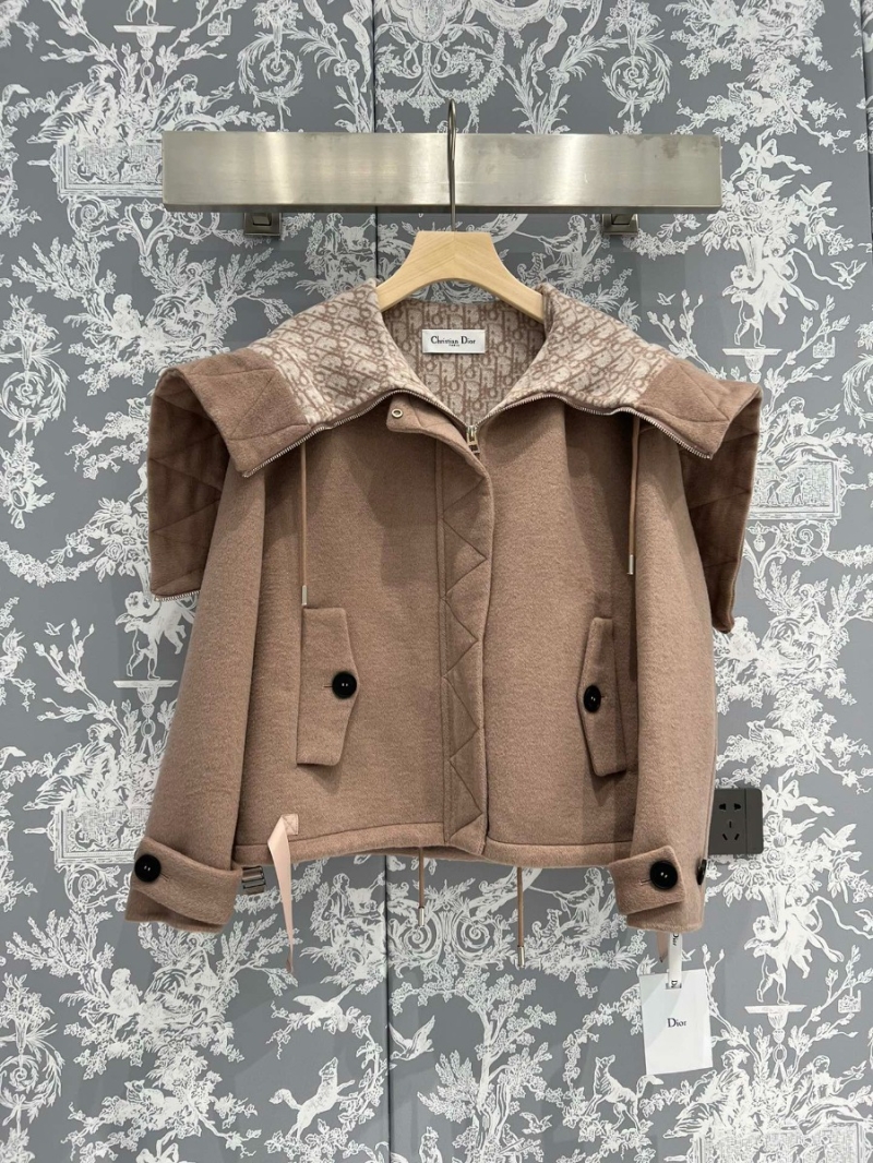 Dior CD 2023 Autumn-Winter Short Wool Coat with Hood. CInnamon Pink