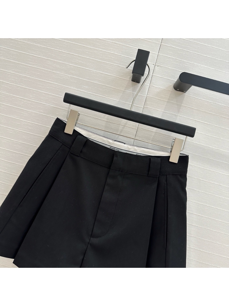 Alexander Wang Spring/Summer 2025 Pleated Utility Shorts with Custom Logo