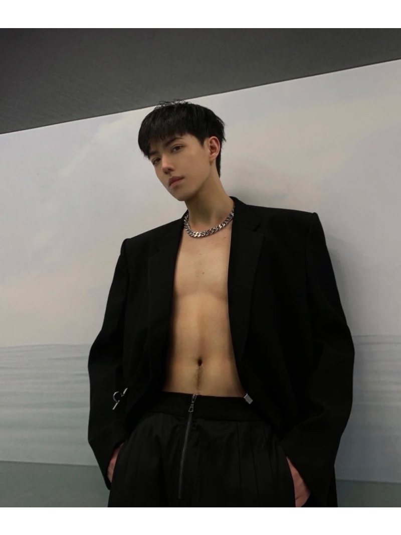 Exclusive Givenchy Lock Buckle Blazer Unisex – OS Design