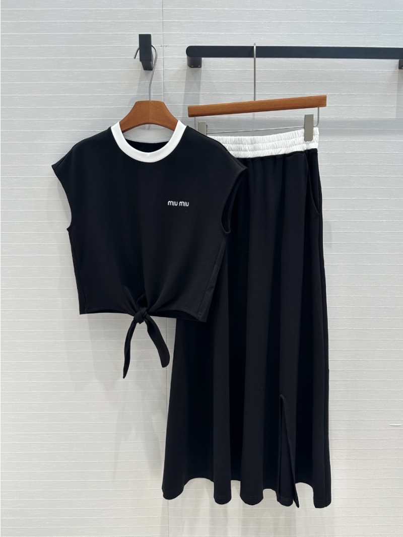Miu Miu Spring/Summer 2024 Set: Contrasting Collar Shoulder Sleeve Tie Top and Elastic Waist A-Line Skirt Black
