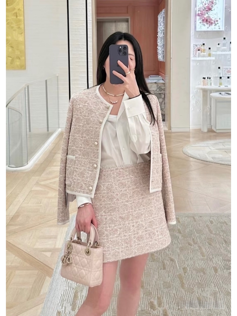 Dior Miss Dior Spring/Summer 2025 Soft Pink Tweed A-Line Skirt with Silk Lining – Limited Edition