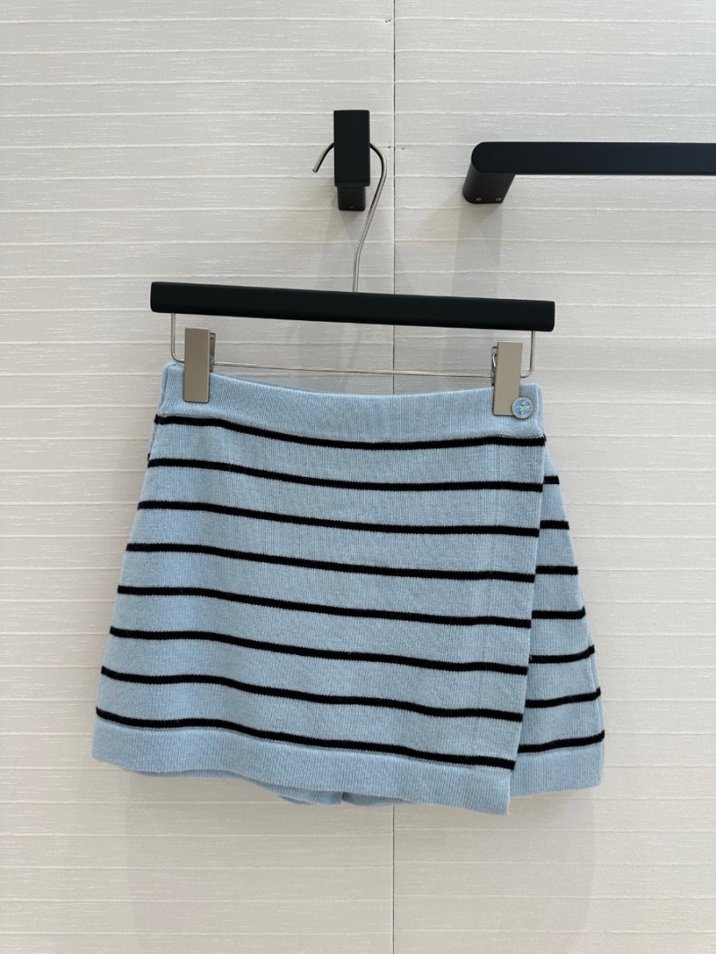 Chanel Spring/Summer 2025 Macaron Blue Striped Knit Skirt-Shorts – Elegant and Versatile