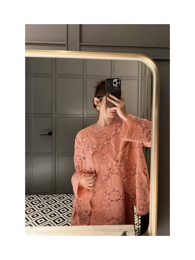 Dolce & Gabbana Spring/Summer 2025 Soft Pink Lace Sleeveless Dress – Romantic Resort Style