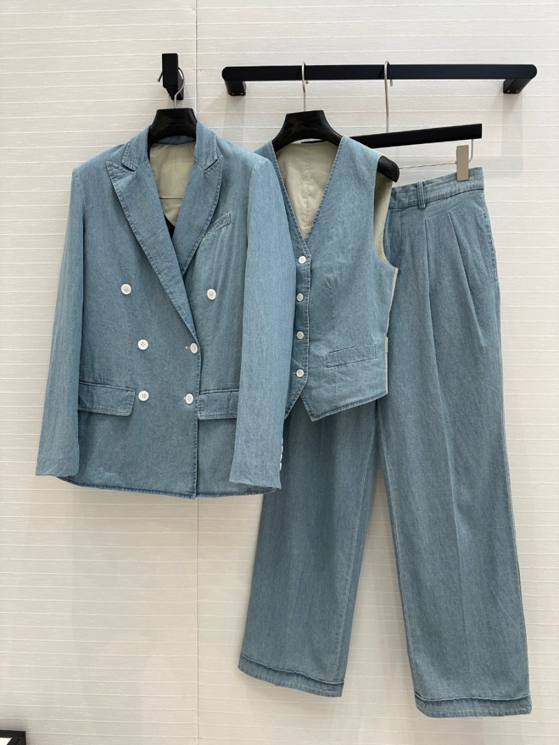 Ralph Lauren Spring/Summer 2025 Double-Breasted Denim Blazer – Timeless Elegance