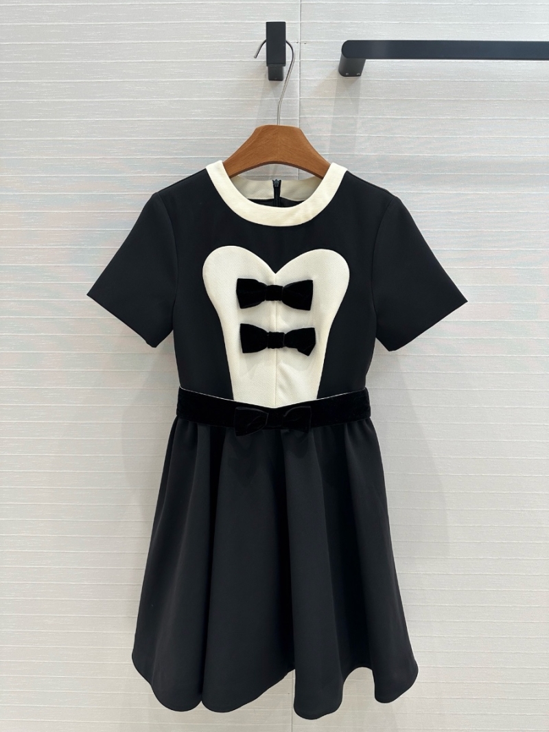 Valentino Early Spring 2025 French Style Contrast Mini Dress – Timeless Elegance with a Playful Twist