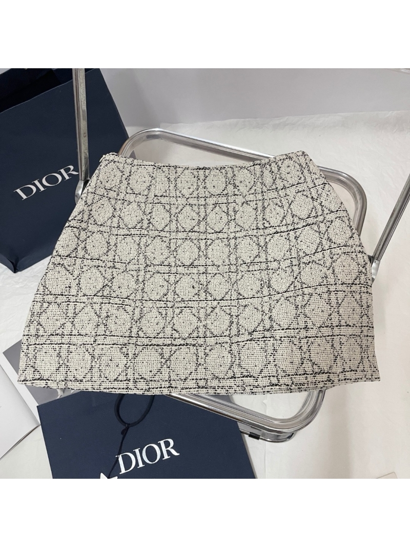 Dior CD New Plaid Mini Skirt – Timeless Elegance in Classic Tweed Grey