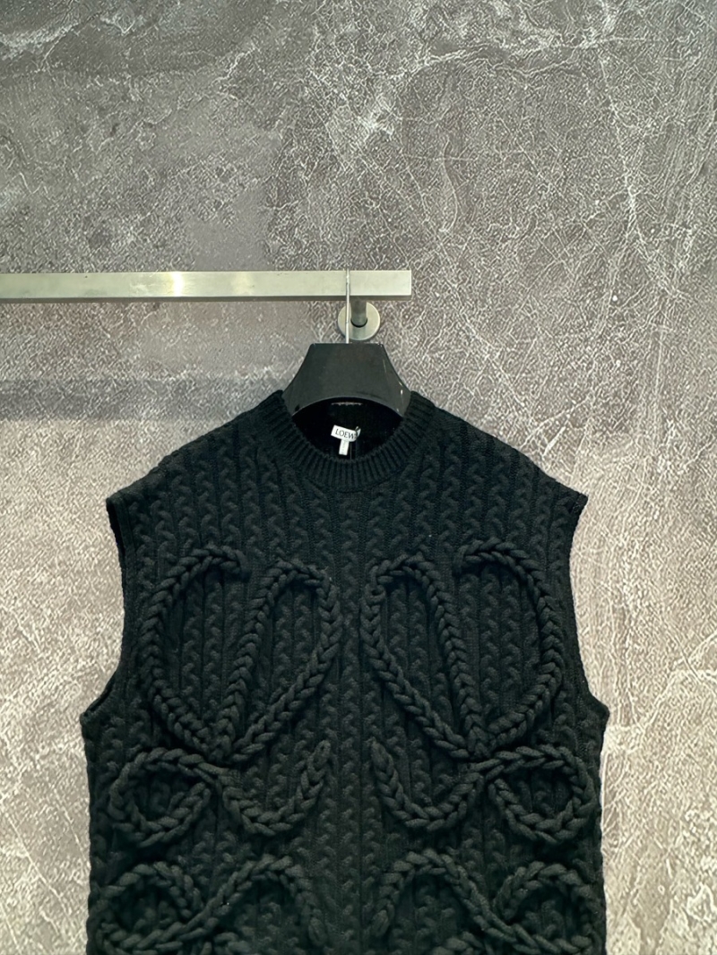Loewe 2024 Early Spring Collection Chunky Wool Cable Knit Vest