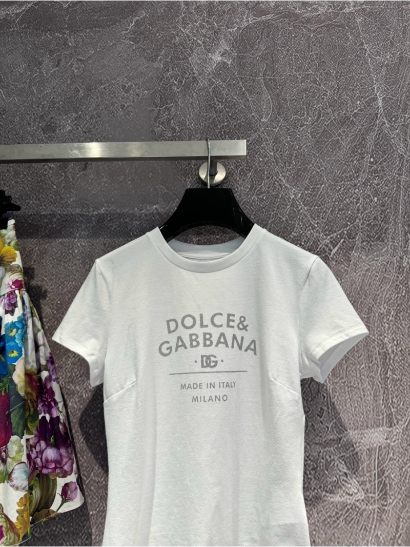 Dolce & Gabbana D&G Early Spring 2024 White Waist-Cinched T-Shirt with Mosaic Letter Print