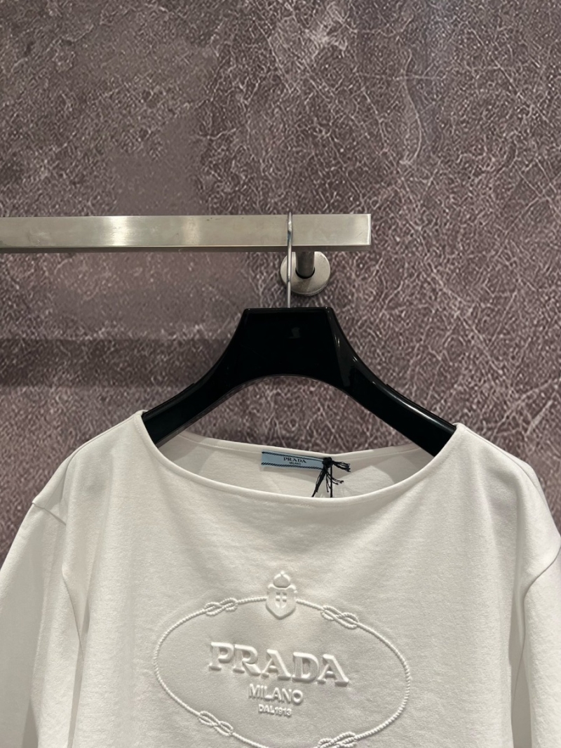 Prada Embossed Logo 2024 Early Spring Short Sleeve T-Shirt