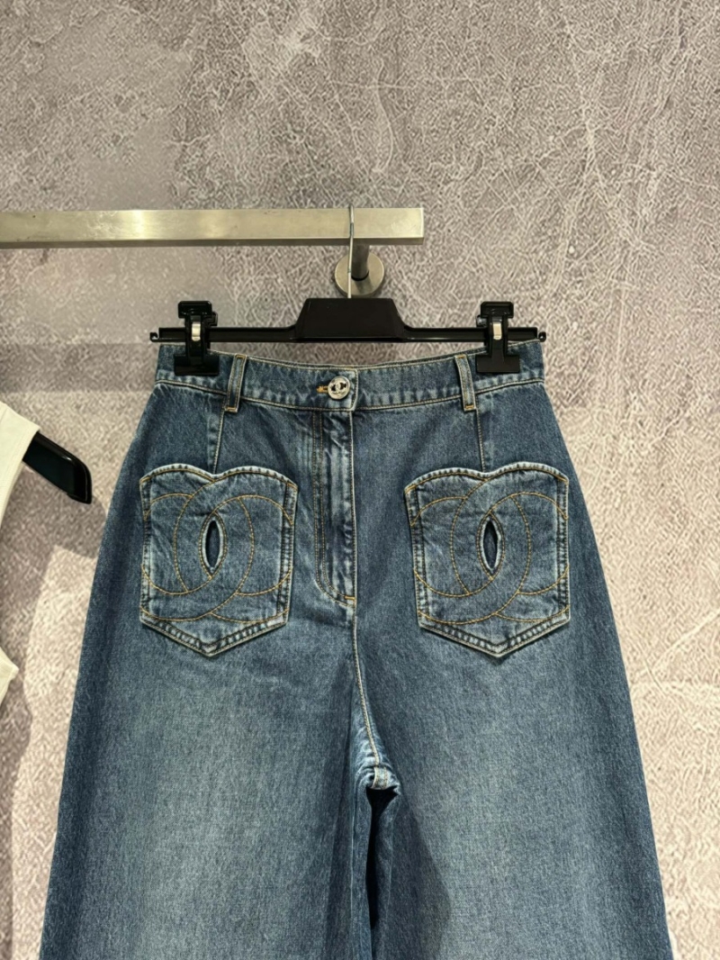 Chanel 24 Early Spring Collection - Coco Girl Denim Blue Cropped Jeans