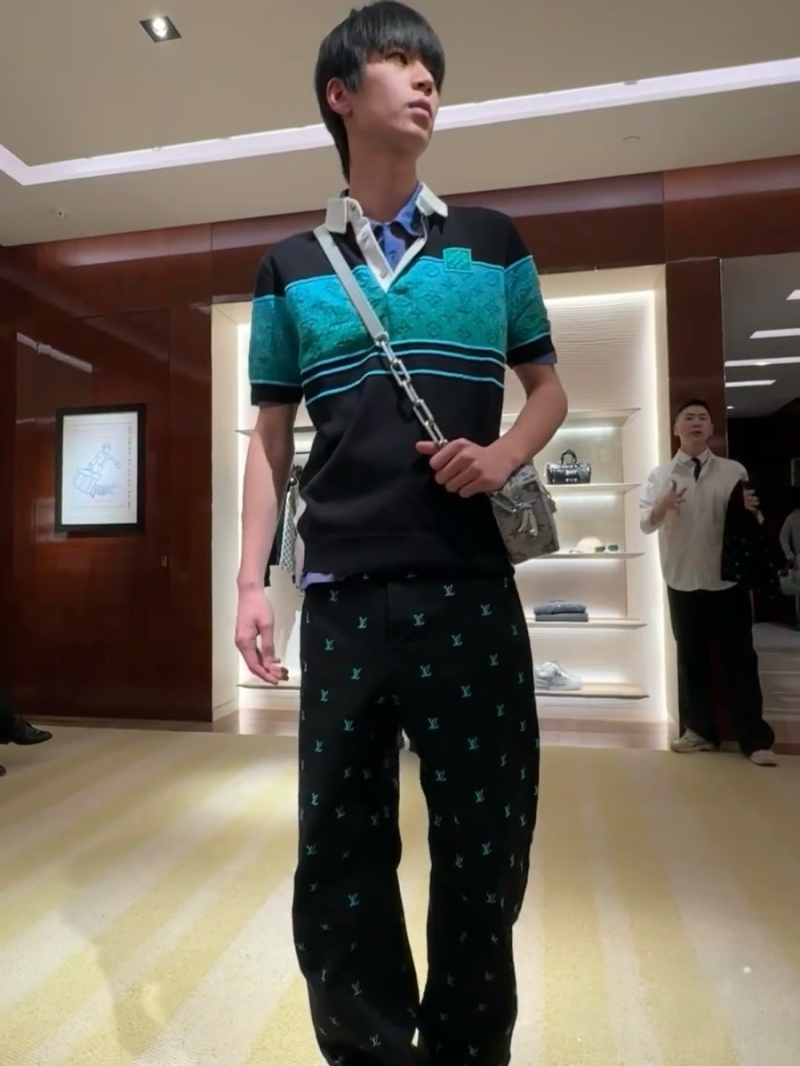 Louis Vuitton LV Spring-Summer 2025 Gradient Polo Knit Shirt