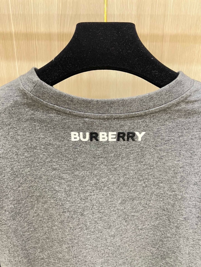 Burberry Unisex Cotton Grey Knight Graphic T-Shirt - Classic and Versatile