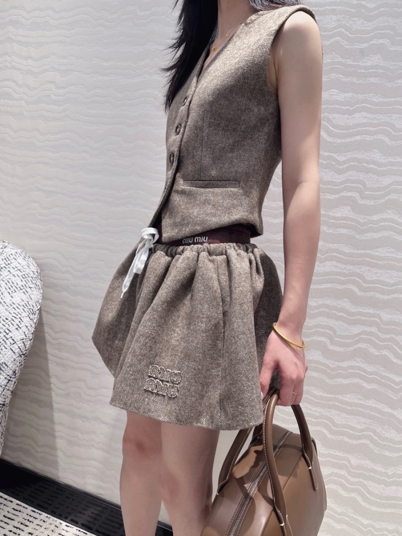 Miu Miu 24FW New Three-Piece Set vest skirt shorts Dark Grey