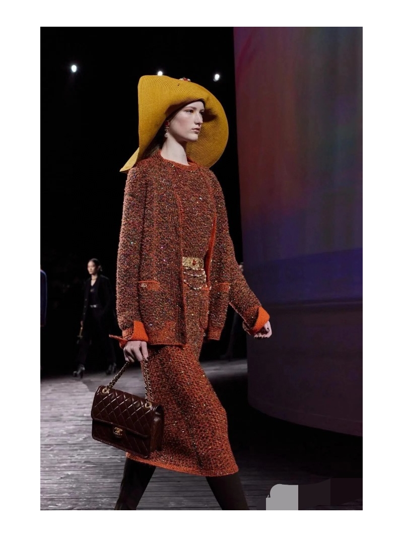 Chanel CC Duvivier Series Luxe Knit V-Neck Cardigan – Pumpkin Glitter Tweed