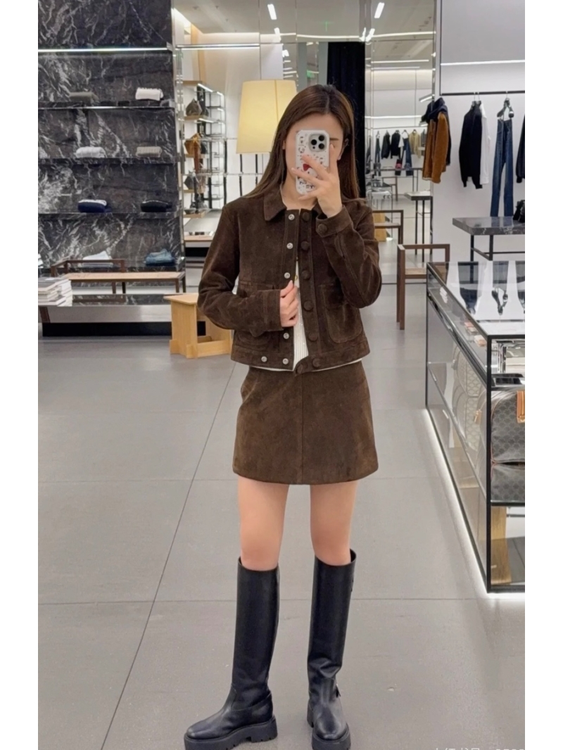 Celine British Academy Style Lamb Suede Mini Skirt – 2025 Early Spring Collection