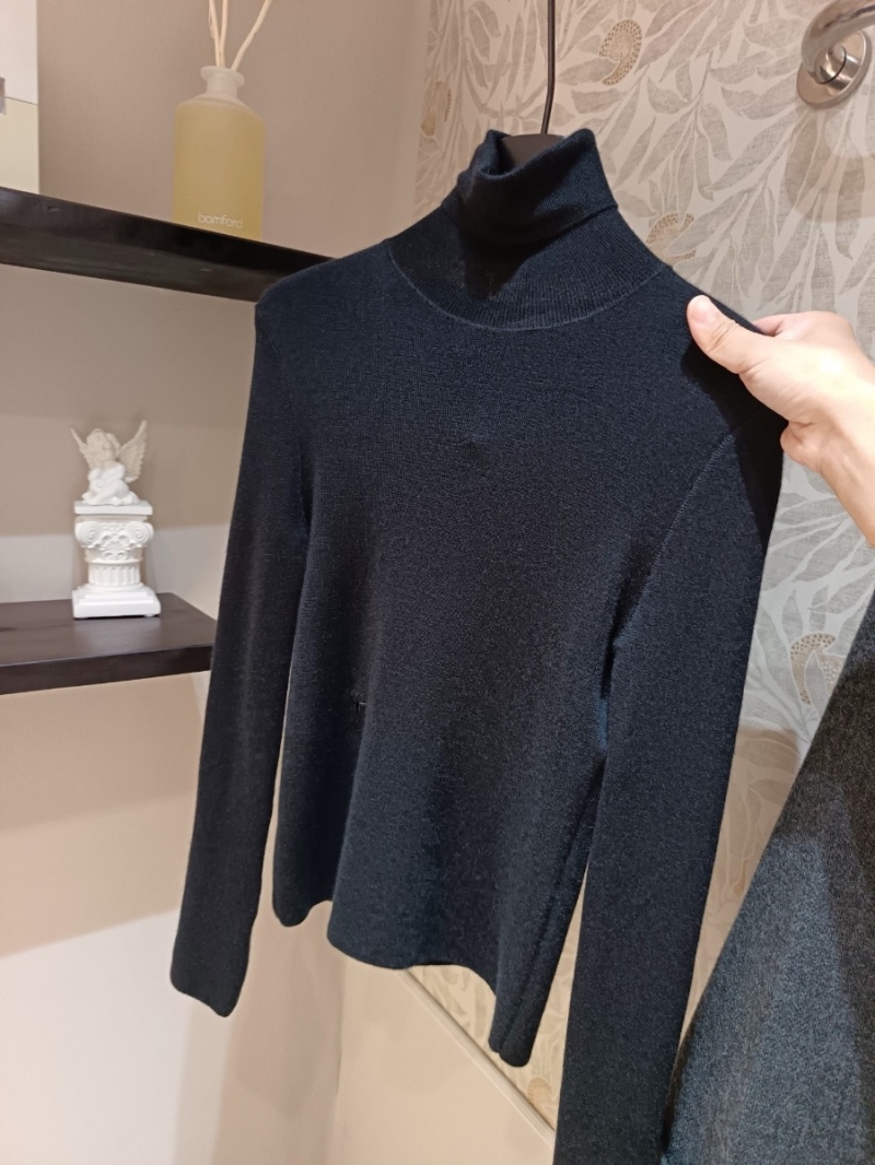 Dior Luxurious High-Neck Knit Top