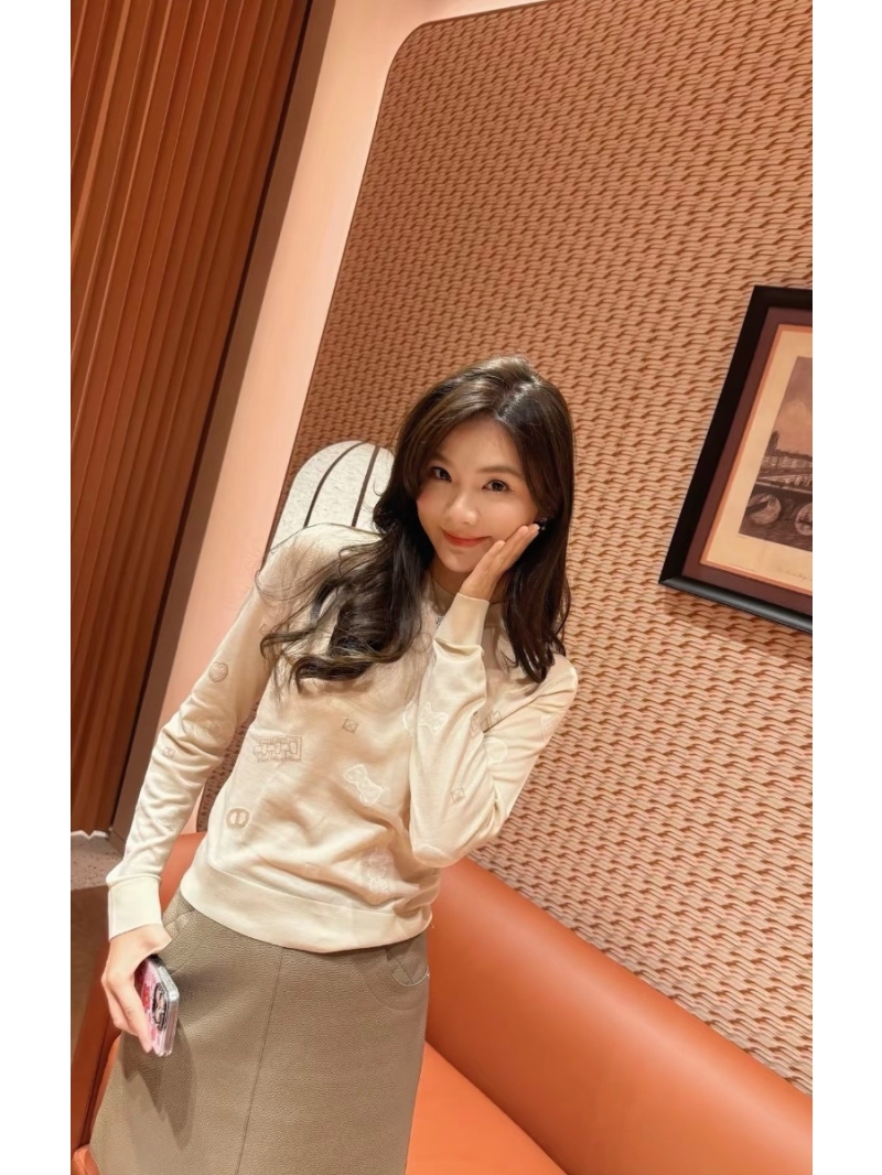 Hermes Beige Jacquard Long-Sleeve Top - Luxe Early Autumn Elegance