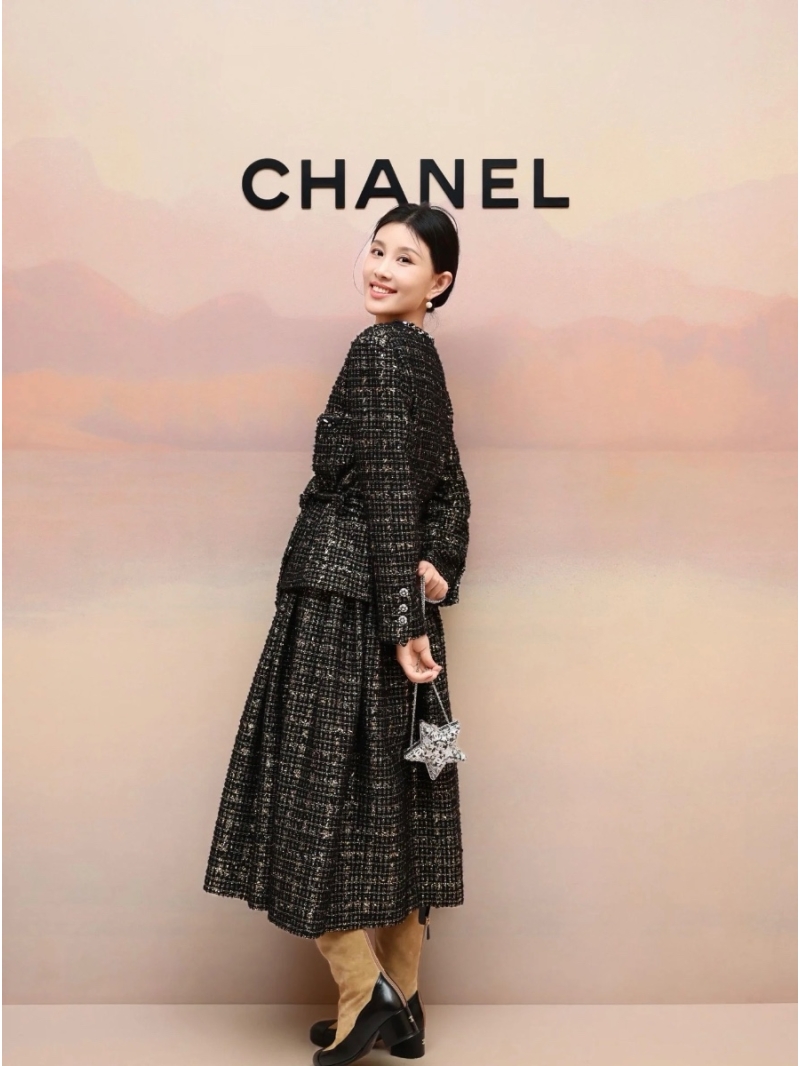 Chanel Limited Edition Vintage Court-Style Pleated Midi Skirt - Black & Gold Lurex Tweed