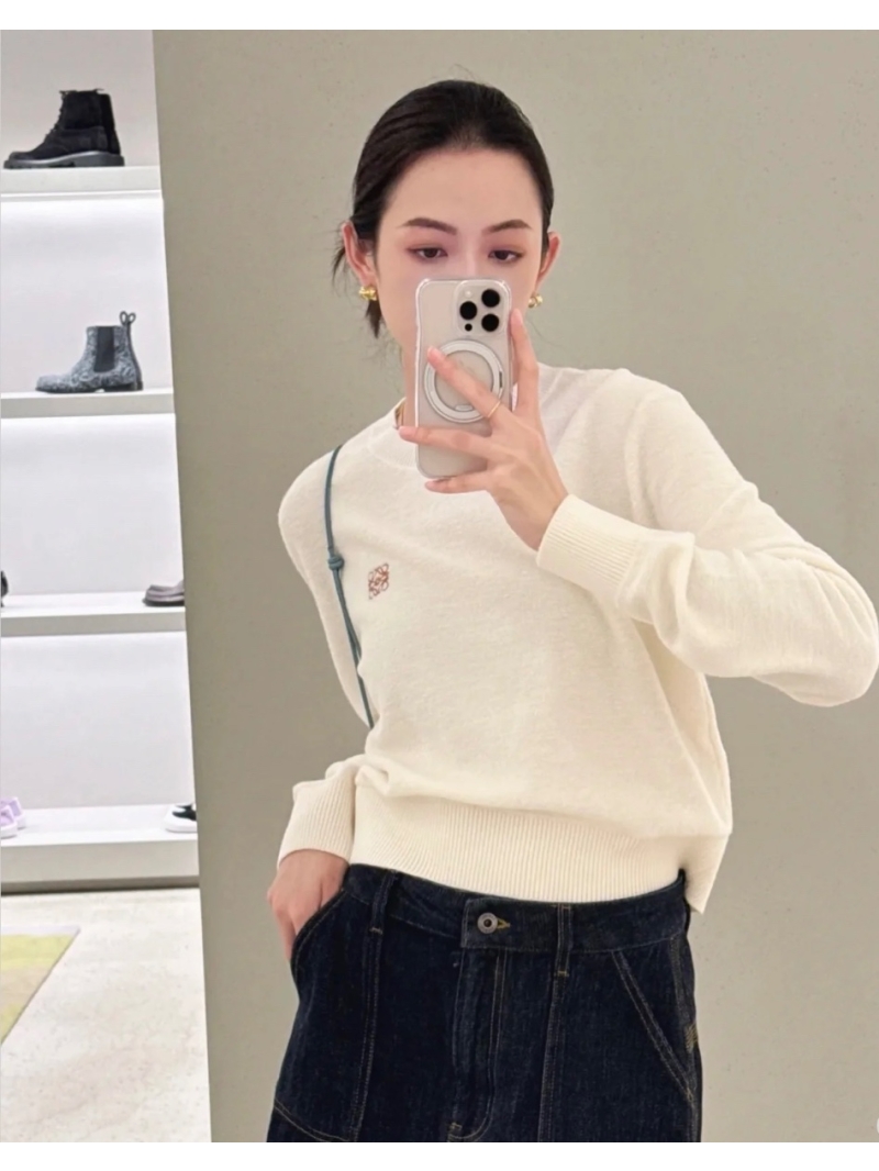 Loewe Exclusive High-Intelligence Styling Embroidered Logo Round Neck Sweater - 100% Fine Wool