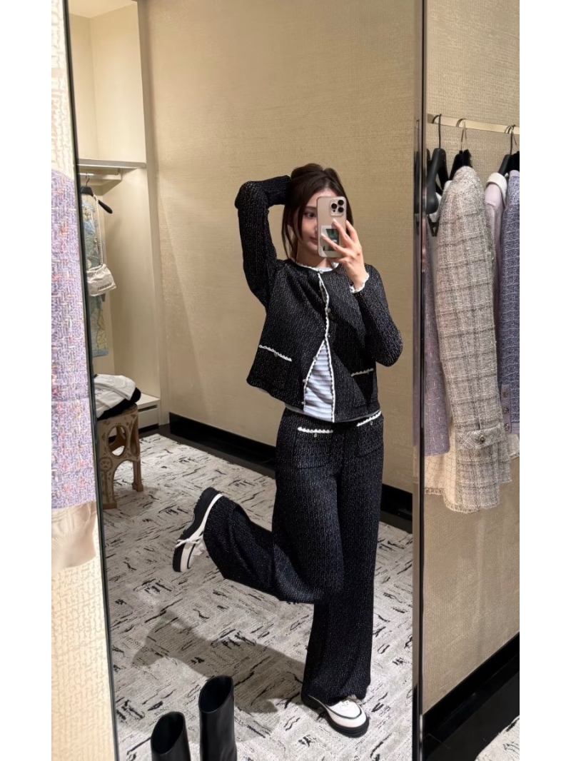 Chanel Exclusive 25B Hidden Style Lace-Trimmed Knit Cardigan in Black & White