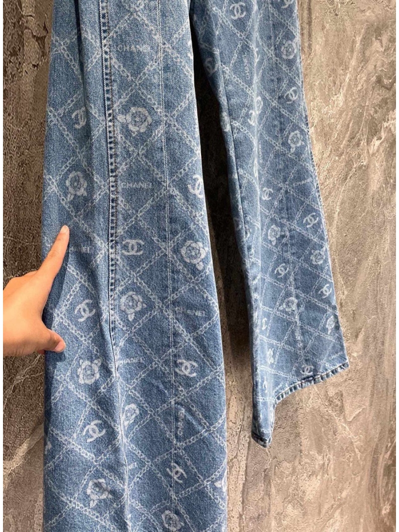 Chanel CC Laser-Cut Camellia Wide-Leg Jeans Washed Denim jeans
