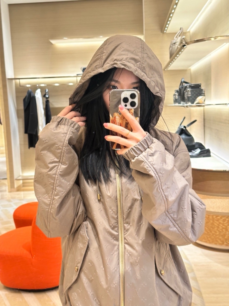 Louis Vuitton 25Fw Early Autumn Logo Embossed Hooded Bomber Jacket in Muted Taupe