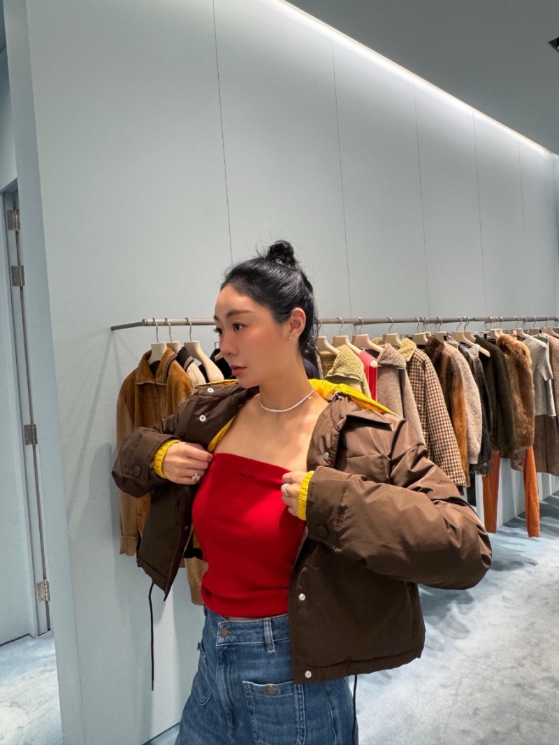 Miu Miu 2025 Limite Edition Cropped Puffer Jacket with Detachable Hood - Dark Brown & Bright Yellow | 90% Goose Down | Luxe Winter Essential