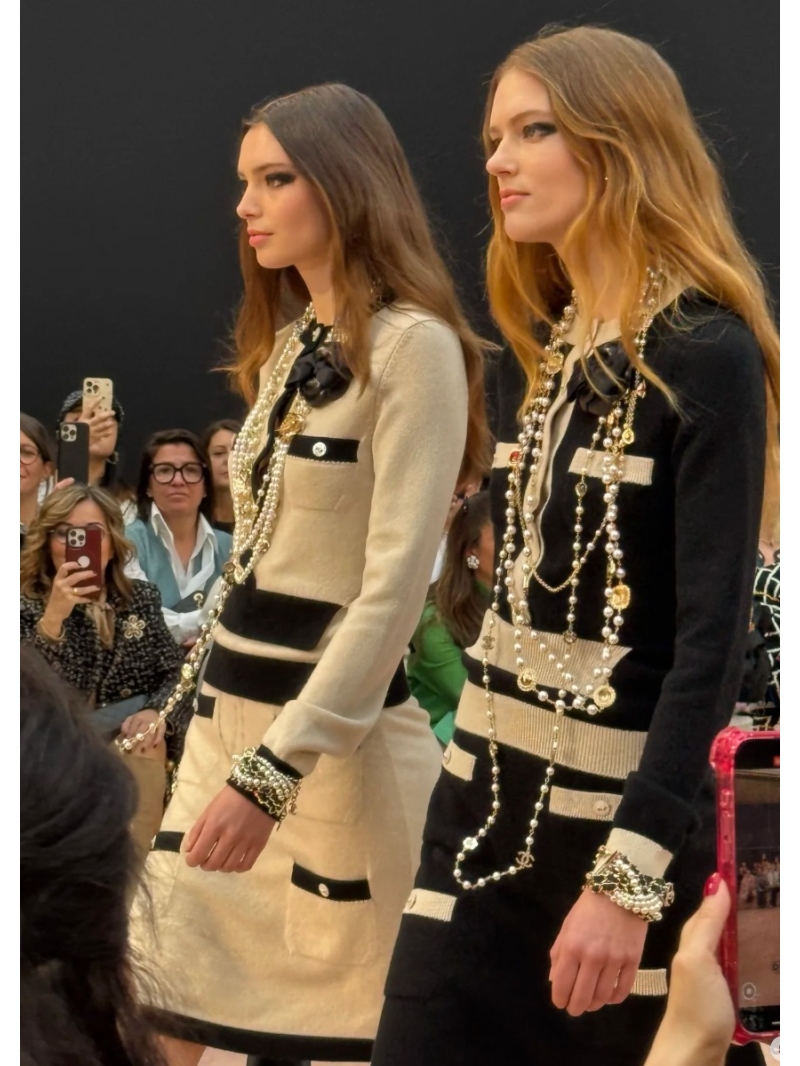 Chanel Early Autumn Cashmere Knit Sweater in Black - Luxe Elegance