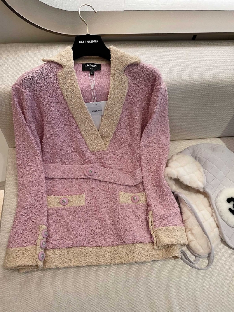 Chanel 24K Exclusive Bouclé Knit V-Neck Sweater - Pink