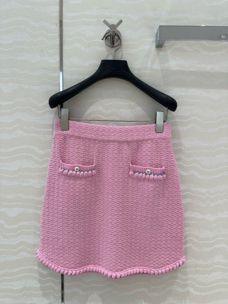 Chanel 25P Coco Girl Pink Tweed Mini Skirt – Elegant and Versatile