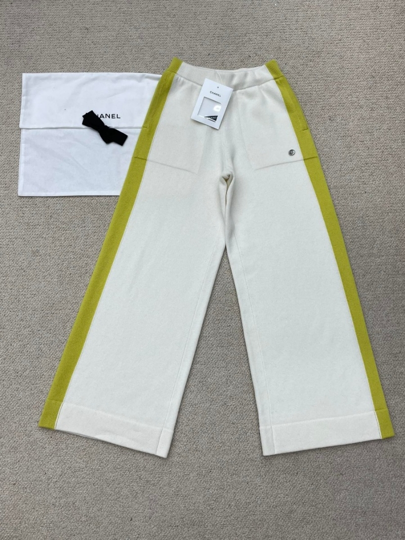 Chanel 25 C Cashmere Color-Block Hooded Cardigan and Wide-Leg Pants White