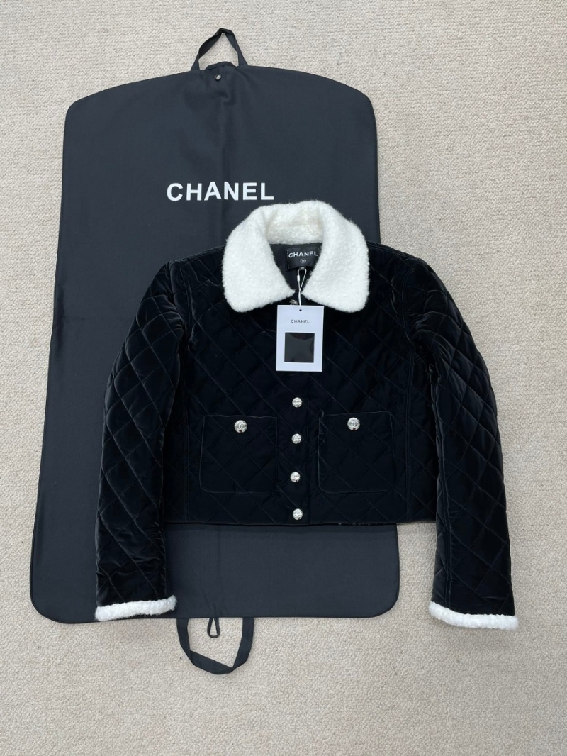 Chanel 24 Ski Collection Quilted Shearling-Collar Padded Jacket. Black